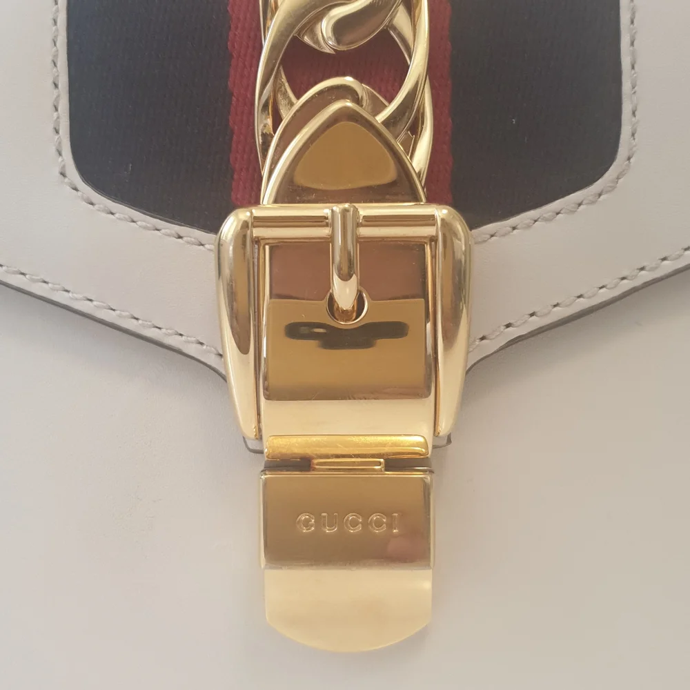 Host pick 💎 Price slashed Gucci sylvie mini handbag 👜 - Picture 3 of 12